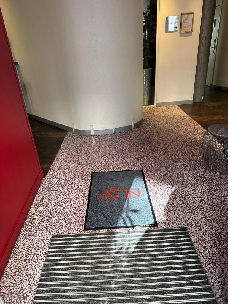 tapico-tapis-antisalissure-personnalisé-ou-uni-sur-mesure-pour-professionnels-entreprise-societe-hotels