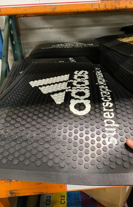 tapico-tapis-caoutchouc-personnalisé-ou-uni-sur-mesure-pour-professionnels-addidas